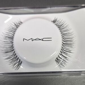MAC Cosmetics Dramatic Black Lashes